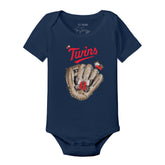 Minnesota Twins Butterfly Glove Short Sleeve Snapper