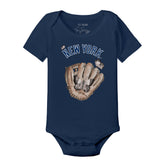 New York Yankees Butterfly Glove Short Sleeve Snapper