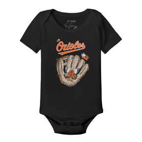 Baltimore Orioles Butterfly Glove Short Sleeve Snapper