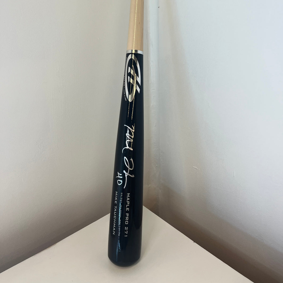 Chicago Cubs Mike Tauchman Signed Bat Auction