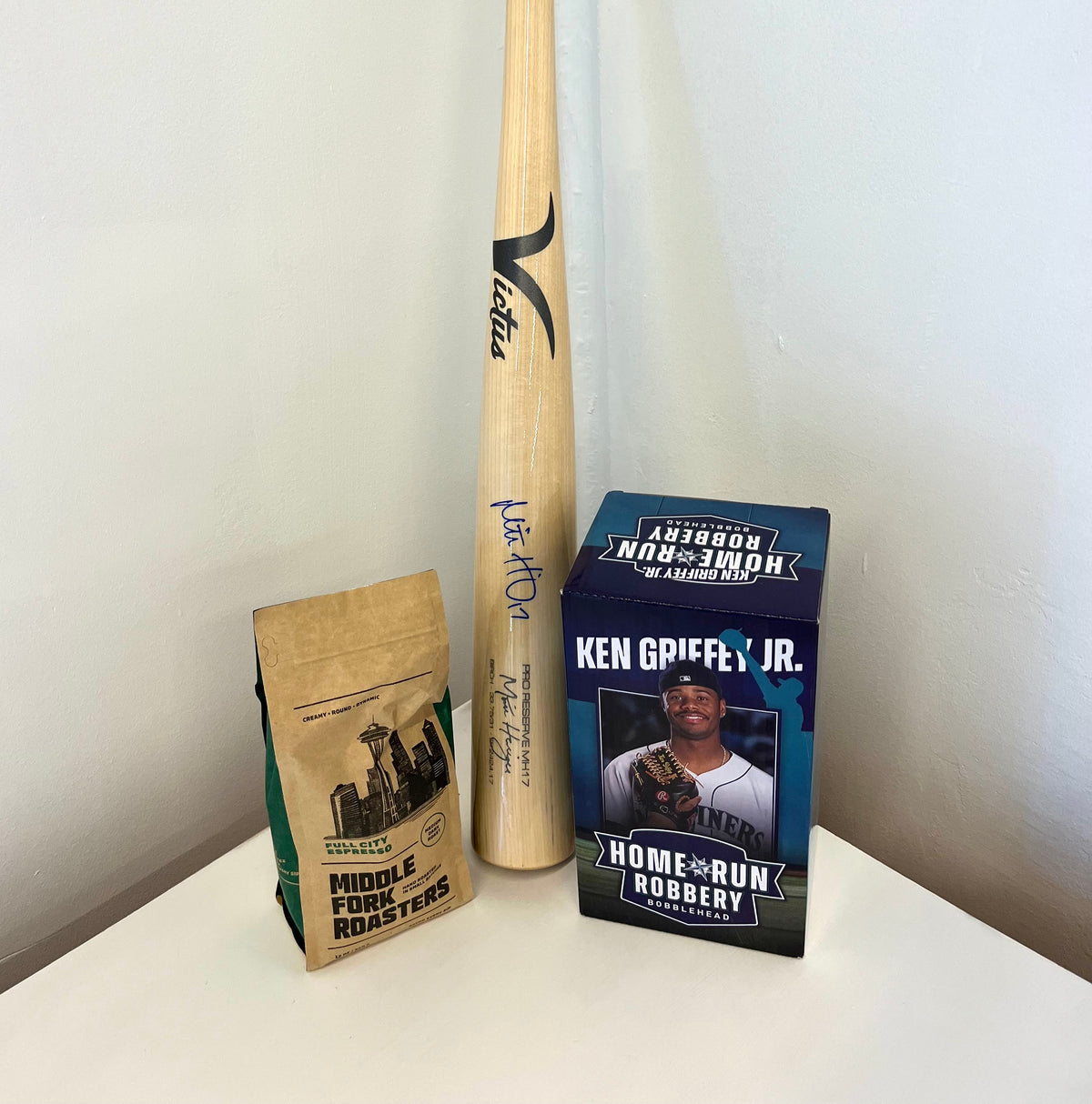 Seattle Mariners Mitch Haniger Signed Baseball Bat Auction Package